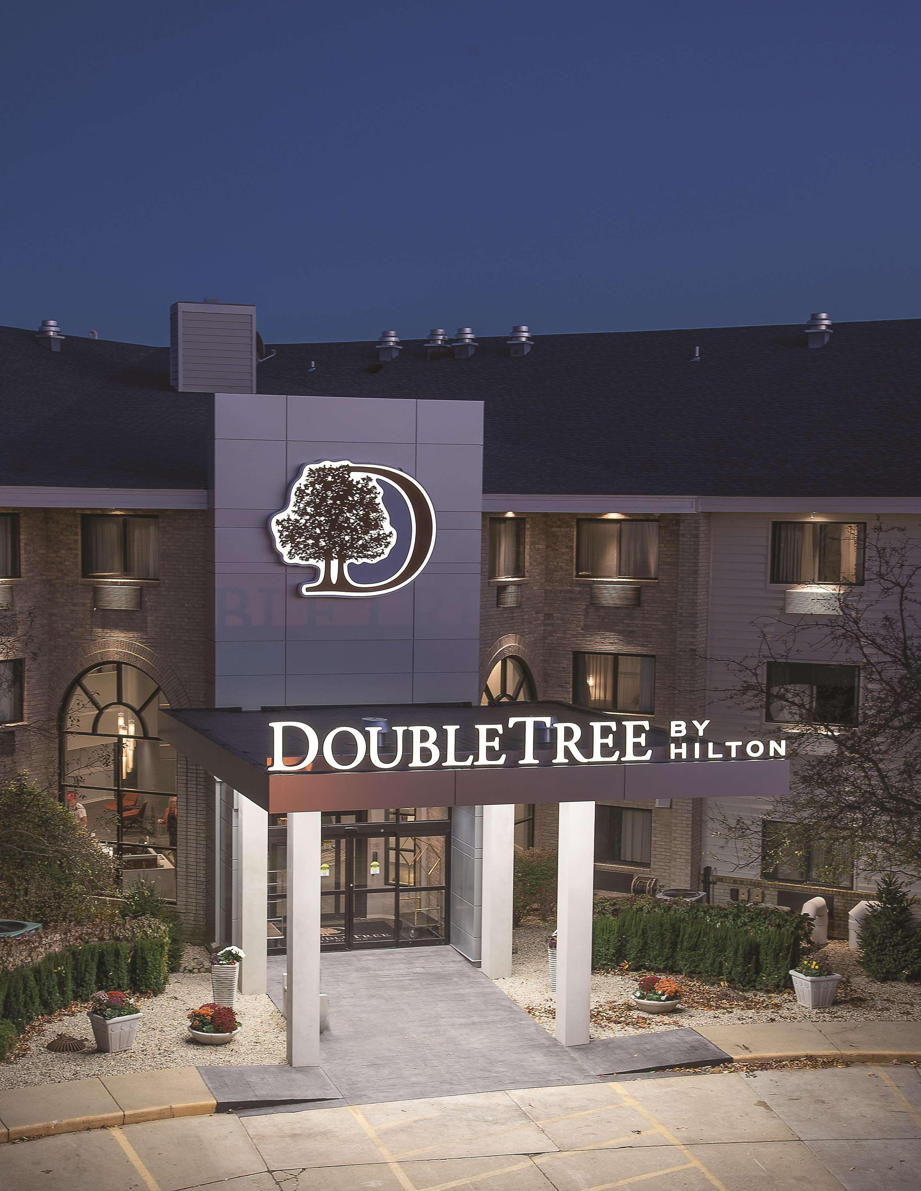 Отель Doubletree By Hilton Racine Harbourwalk Экстерьер фото